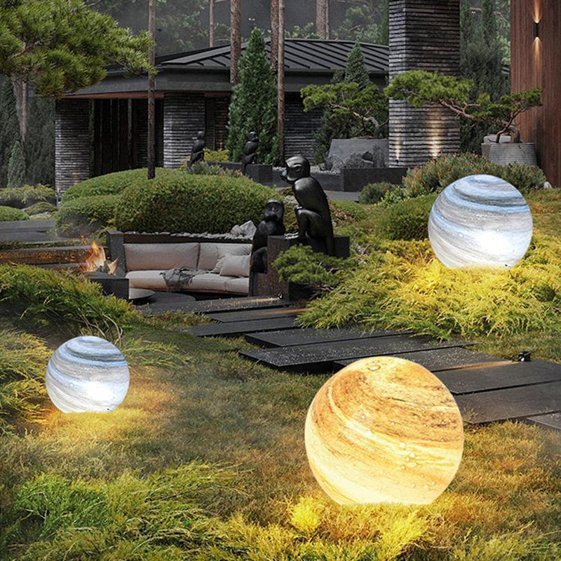 Solar powered LED Lamp for outdoor use, water resistant, for villa and garden